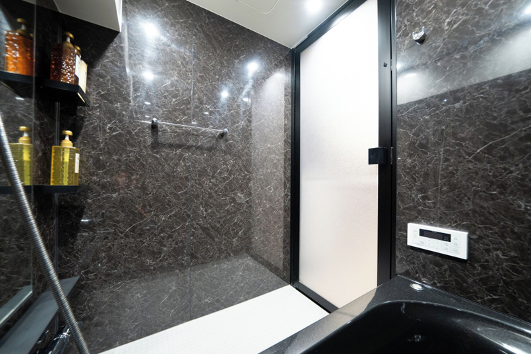 Bathroom 4, LLOYD's HAKATA, Fukuoka