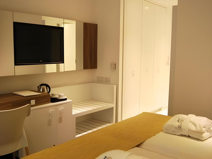 Bedroom 3, Nestor Hotel