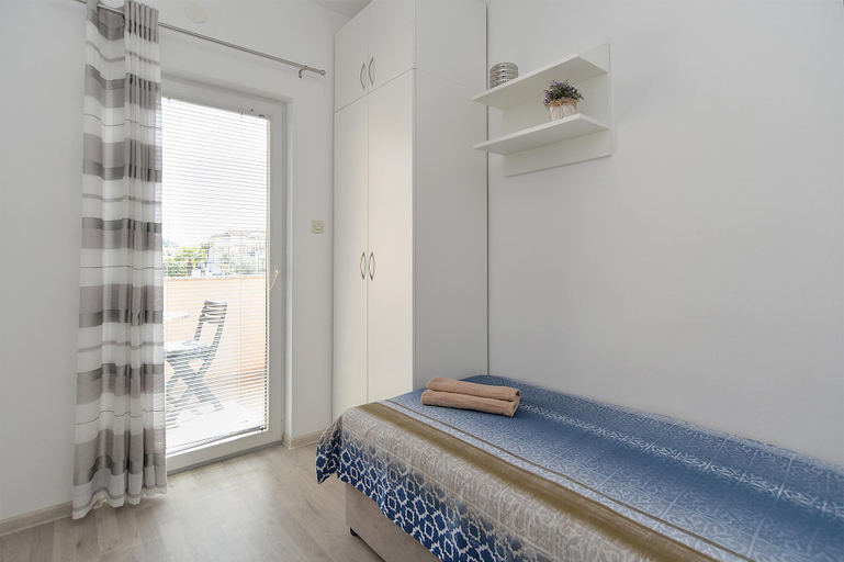 Bedroom 2, Apartment 2074, Poreč