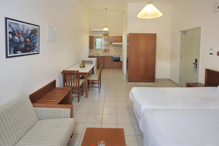 Bedroom 3, Nissiana Hotel and Bungalows