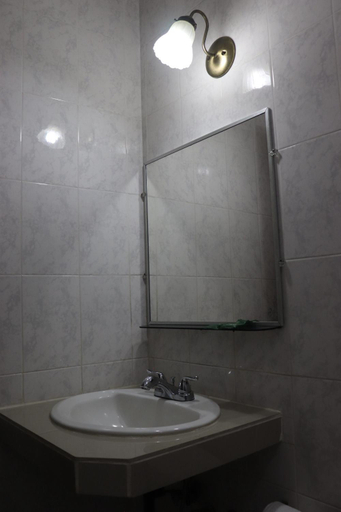 Bathroom, Hotel Toledo, David