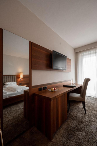 Bedroom 3, Hotel Pollinger, Bolzano