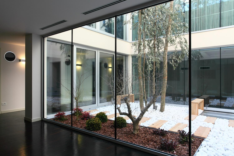 Exterior & Views