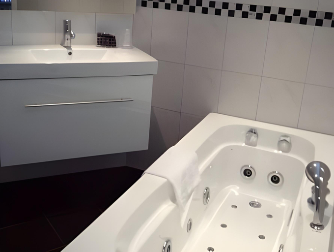 Bathroom 4, De Doelen, Leiden