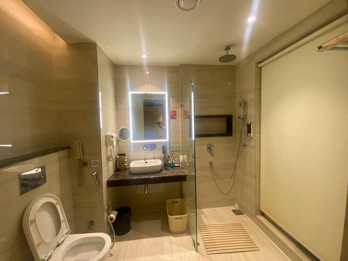 Bathroom 3, V Hotel, Lucknow