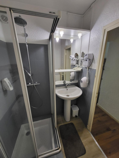 Bathroom 5, GA Location, Saône-et-Loire
