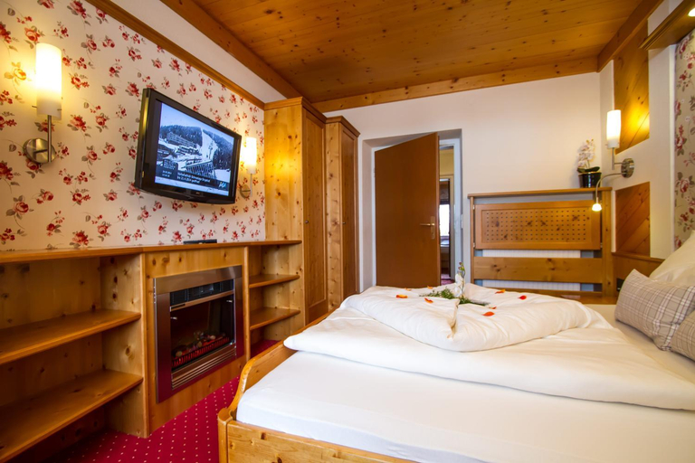 Bedroom 2, Hotel Metzgerwirt, Kitzbühel
