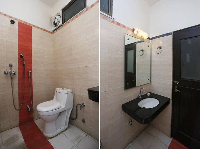 Bathroom 3, Goroomgo Shanta Inn Lucknow, Lucknow