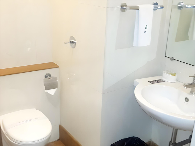Bathroom 3, RKN Hotel, Viluppuram