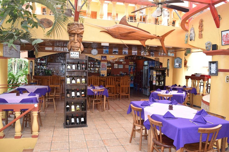 Food & Drinks 3, Hotel Tres Banderas, Aguirre