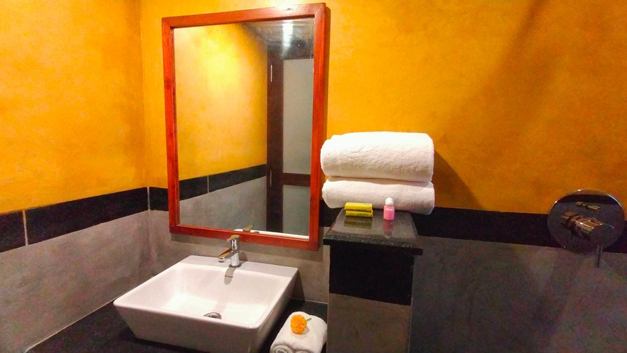 Bathroom 4, Harmony, Viluppuram
