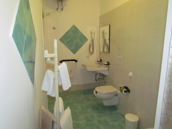 Bathroom 4, Pietra Pomice Hotel, Messina