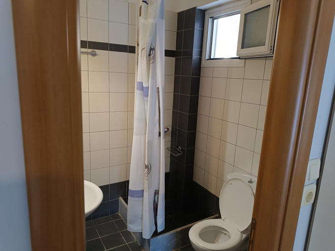 Bathroom 2, ARETI, Peloponnese