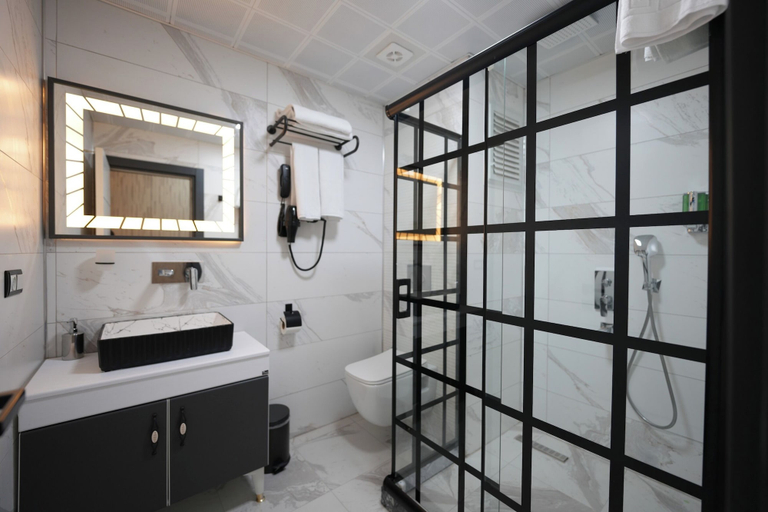 Bathroom 5, Milena Otel, Midyat