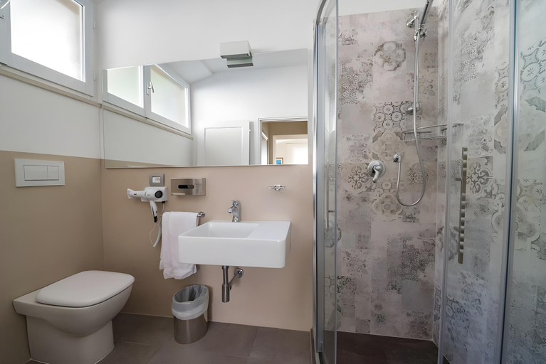 Bathroom 5, Il Palazzo, Perugia