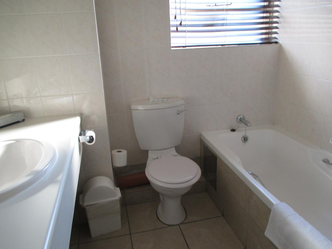 Bathroom 5, Mercure Nelspruit Hotel, Ehlanzeni
