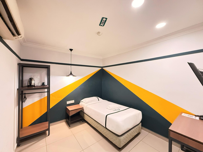 Smile Hotel Serdang South City - Tap to explore photos