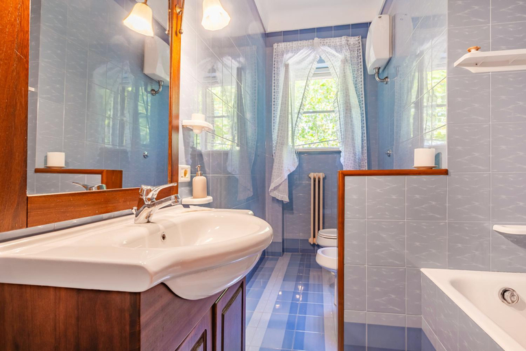 Bathroom 2, Selva Panorama, Brindisi