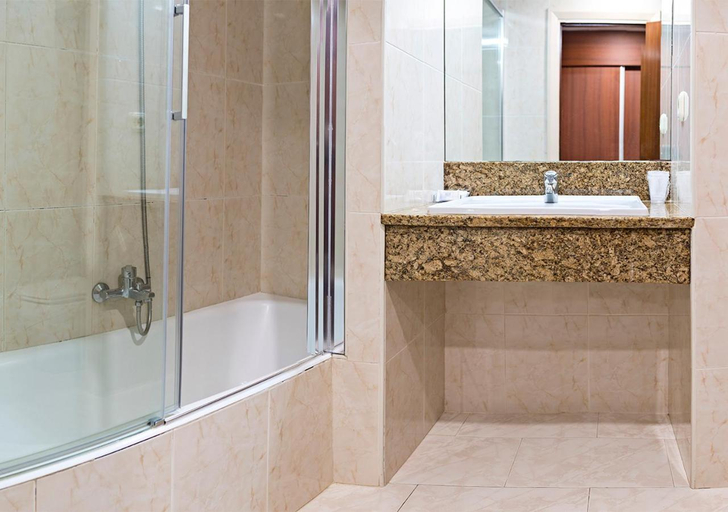 Bathroom 4, Hotel Txartel, Guipúzcoa