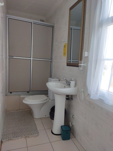 Bathroom 3, Hostal Bulnes, Magallanes