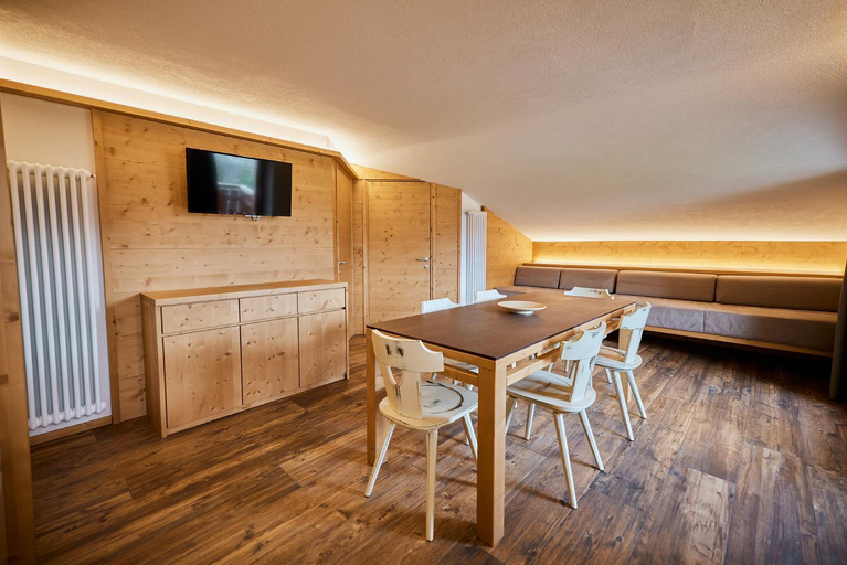Others 5, Hotel Vallechiara, Sondrio
