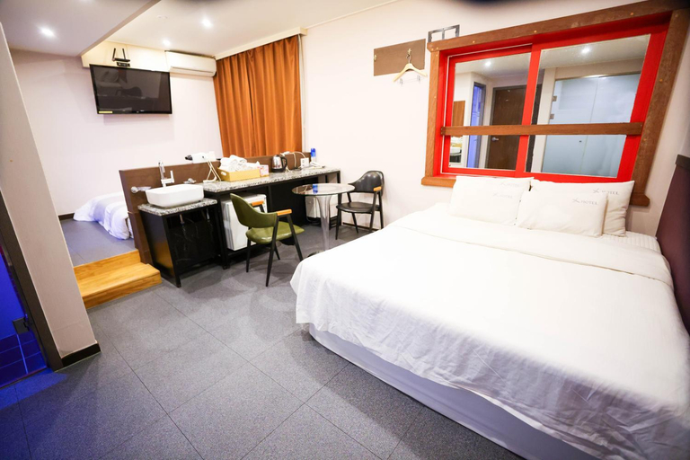 Bedroom 4, Busan Seomyeon X, Busanjin