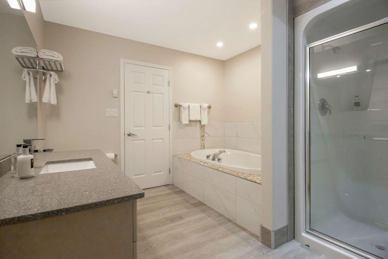 Bathroom 5, Coast Osoyoos Beach Hotel, Okanagan-Similkameen