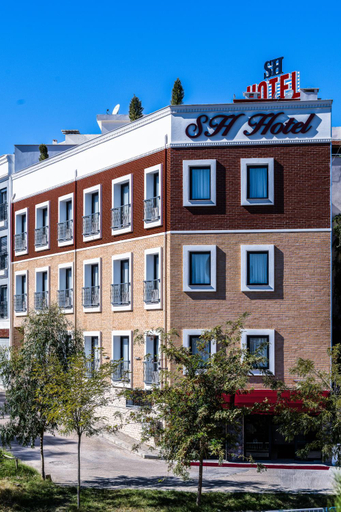 Exterior & Views