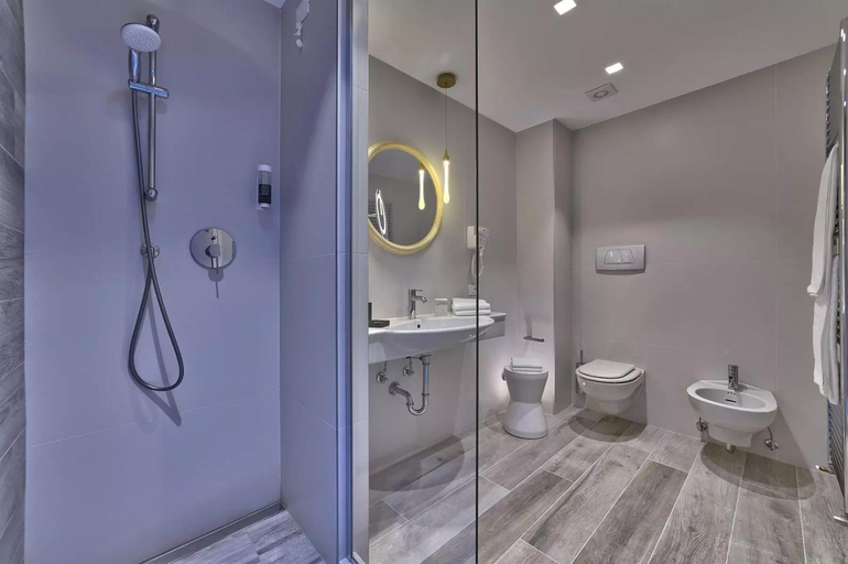 Bathroom 4, Hotel Petrarca Terme, Padua