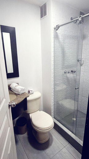 Bathroom 2, TOWER - Embajada Americana - Vive Claro - Corferias, Santafé de Bogotá
