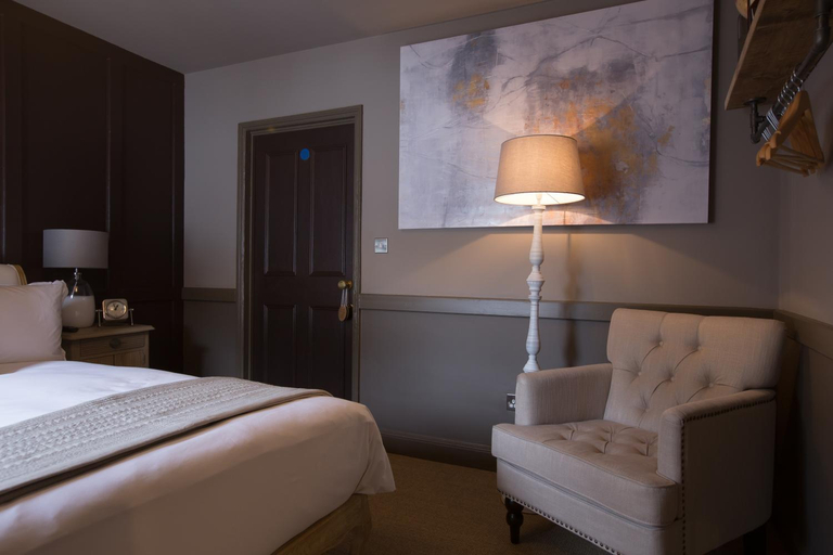 Bedroom 2, The Lion Hotel - Pub & Restaurant, Dorset