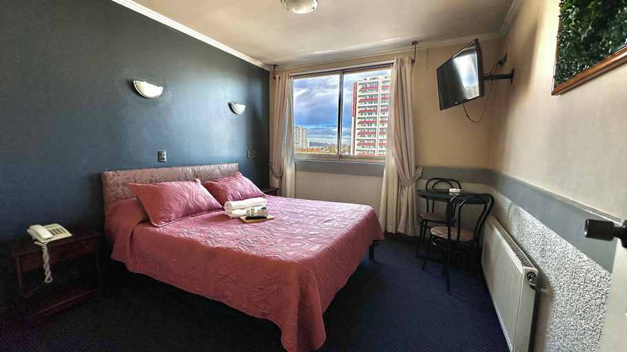 Bedroom 3, Nevada Inn, Concepción