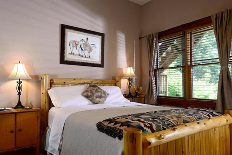 Bedroom 2, BENT CREEK LODGE - BED AND BREAKFAST, Buncombe