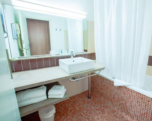 Bathroom 3, Hôtel Le Quetzal, Hérault