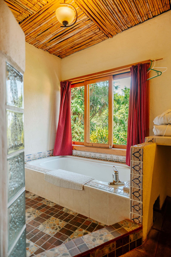 Bathroom 4, Jenna's River Bed & Breakfast, Panajachel