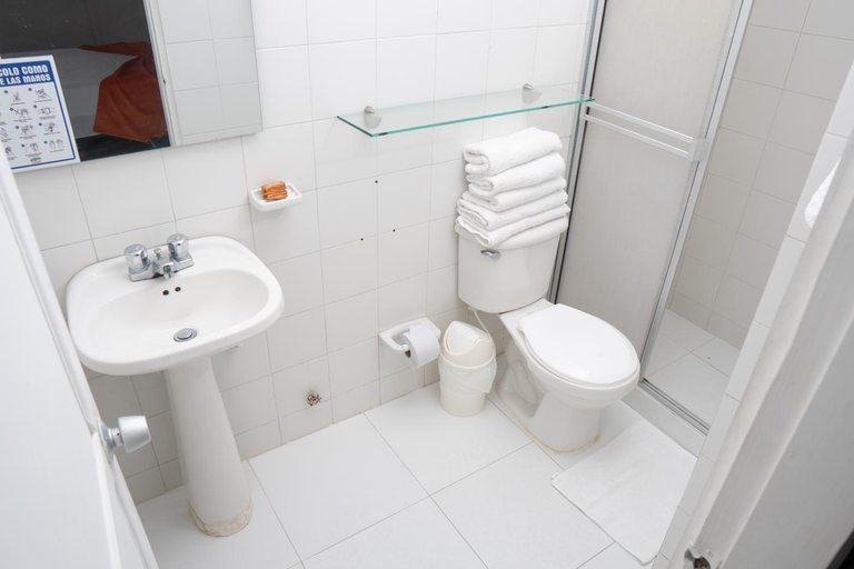 Bathroom 4, Hotel Edmar, Santa Marta (Dist. Esp.)