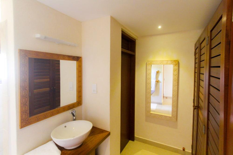 Bathroom 5, ZANA DIANI VILLAS, Msambweni