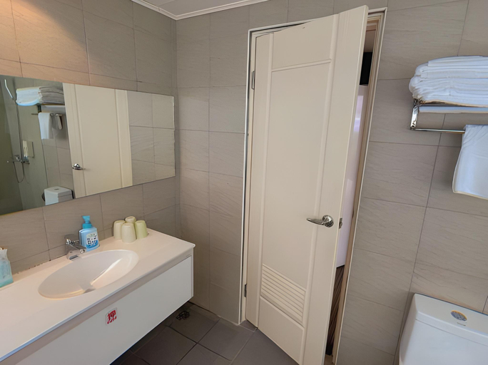 Bathroom 3, Breeze & Waves A Seaside Inn, Kinmen
