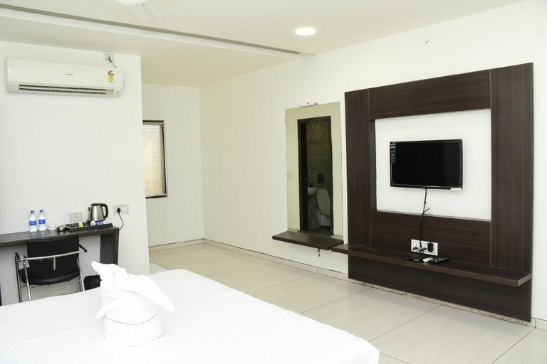 Bathroom, HOTEL VARAY EXPRESS, Ujjain