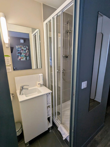 Bathroom 5, Le Comte Rouge, Haute-Savoie