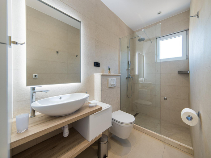 Bathroom 4, Apartments Ema-Comfort Two Bedroom Apartment with Sea View  Fancy, Ploče