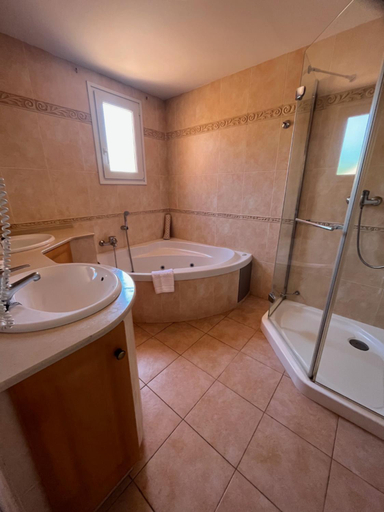 Bathroom 5, Marbella Beach Resort at Club Playa Real, Málaga