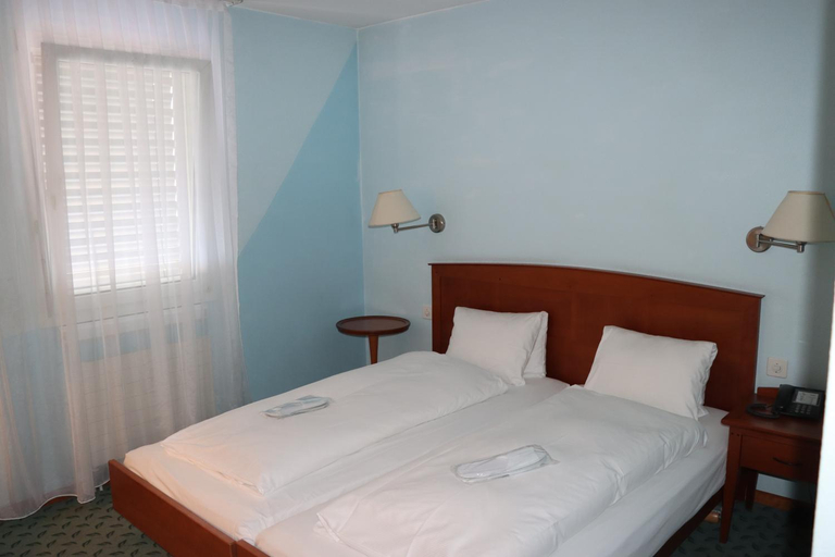 Bedroom 2, Hotel & Restaurant Reinacherhof, Arlesheim