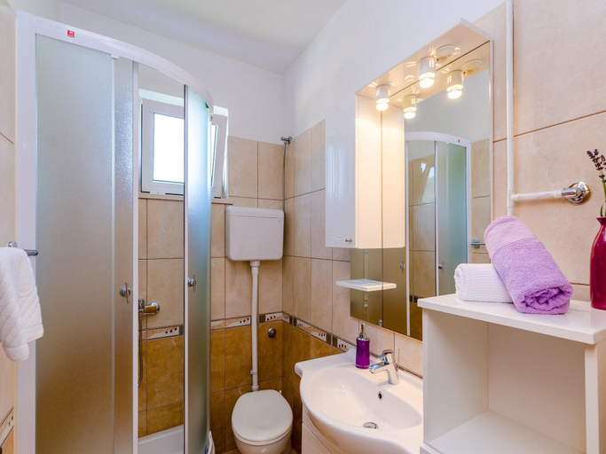 Bathroom 2, Apartment Rooms Mazdin - Triple Room with Balcony and Sea View Soba More, Dubrovačko Primorje