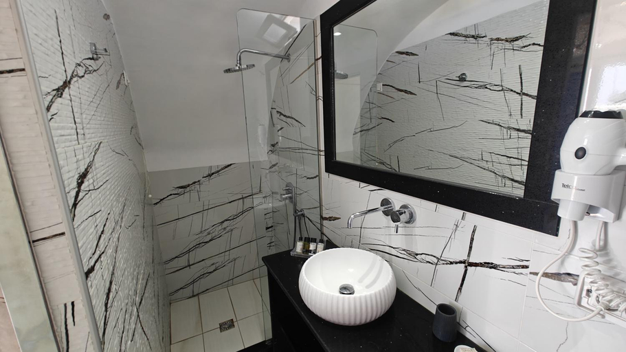 Bathroom 4, Black Sandy Beach Hotel, South Aegean