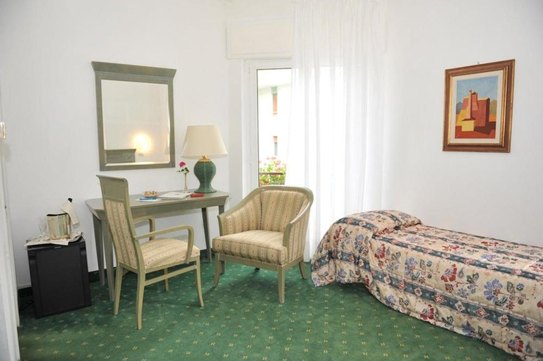 Bedroom 2, Hotel Diana, Gorizia