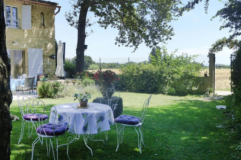 Others 4, Apartment in Caderousse with Pool, Vaucluse