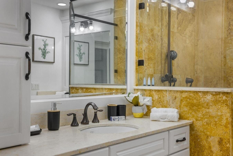 Bathroom 4, Fort Lauderdale 4Bd Villa Waterfront Dock Pool, Broward
