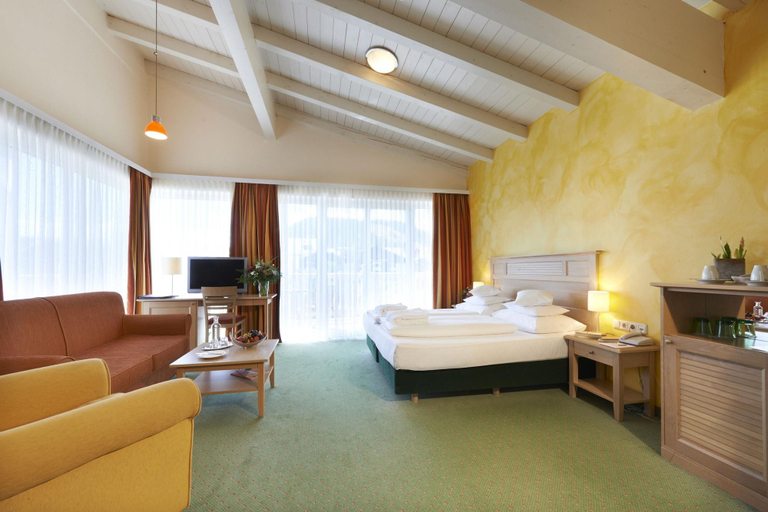 Bedroom 3, Das Hotel Eden - Das Aktiv- & Wohlfuhlhotel in Tirol auf 1200m Hohe, Innsbruck Land