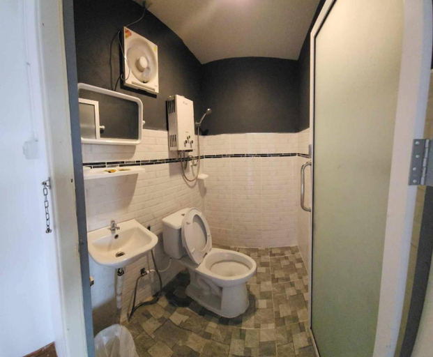 Bathroom 4, Monsaan, Mae Rim
